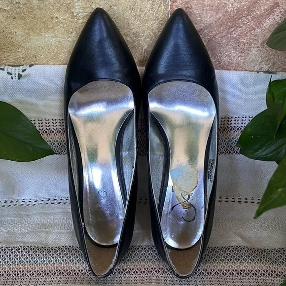 143 Girl Women’s Owanda Closed Pointy Toe Pump Black Slip-On Heels, Size 8 - Picture 2 of 16